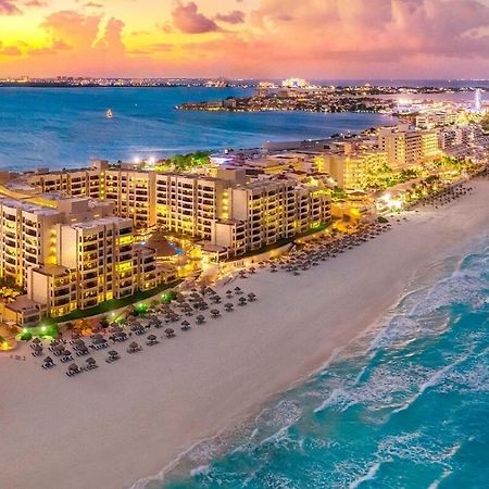 Oceanfront Condo Bm By Andiani Cancún Exteriör bild